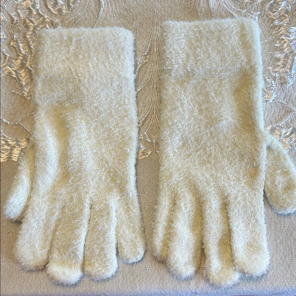 Isotoner Cream & Brown Fuzzy Women’s Gloves; Incredibly Soft & Warm!Barely Worn! - Picture 2 of 8